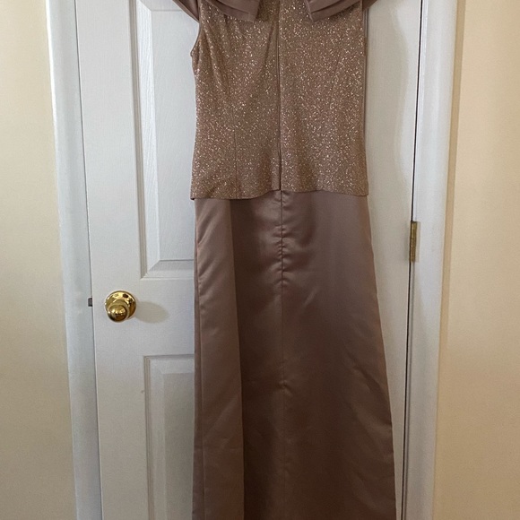 Formal Elegant Dress - Picture 3 of 8